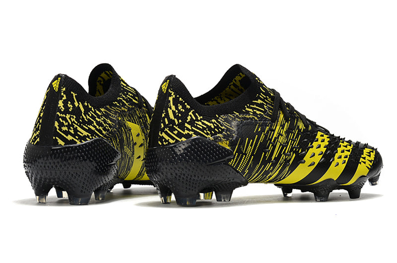 Chuteira Adidas Predator Freak.1 Low FG - Campo