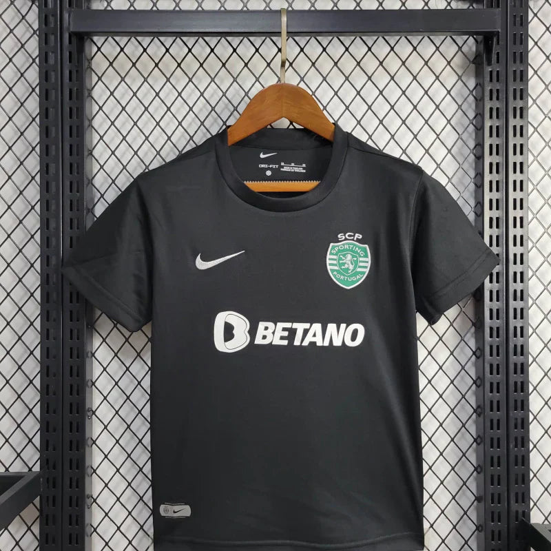 Kit Infantil Sporting IV 23/24 - Preto - Nike