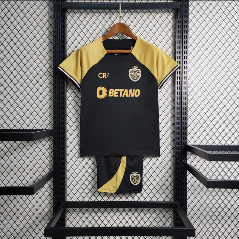 Kit Infantil Sporting lll 23/24 Edição Especial CR7 - Preto e Bege