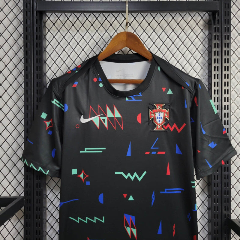 Camisa Seleção de Portugal Pré-jogo 24/25 - Preta - Nike - Masculina