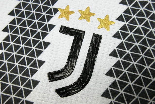 Camisa Juventus I 22/23 Masculino Jogador - Preta e Branca